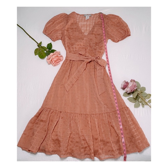 Clad & Cloth Simple Beaut puff sleeve midi dress - Picture 3 of 14